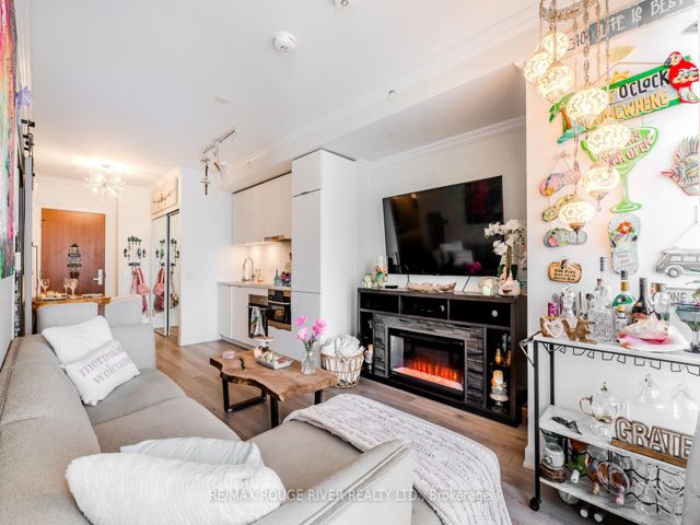 921 - 15 Queens Quay E