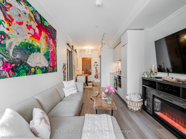 921 - 15 Queens Quay E