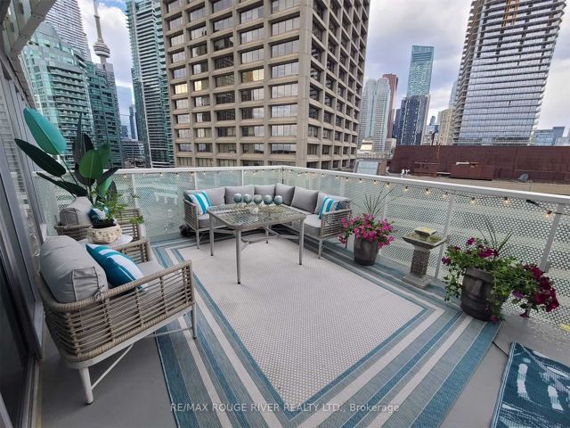 921 - 15 Queens Quay E