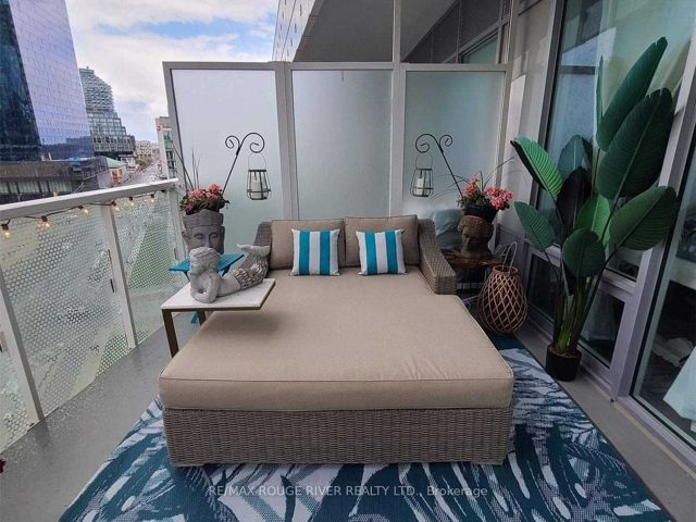 921 - 15 Queens Quay E