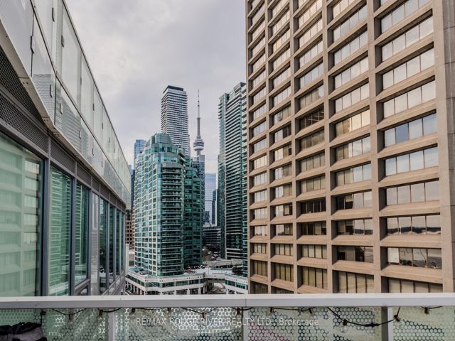 921 - 15 Queens Quay E