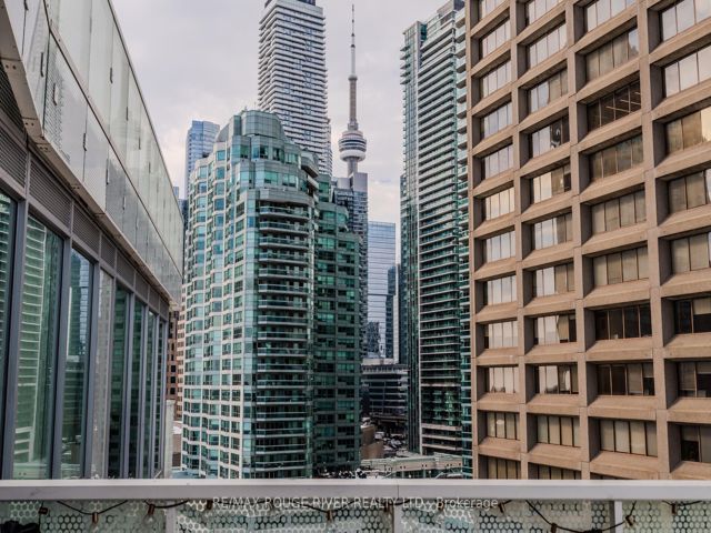 921 - 15 Queens Quay E