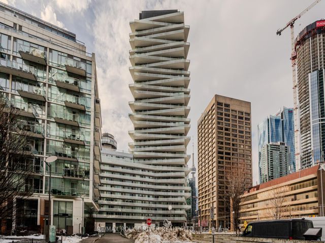 921 - 15 Queens Quay E