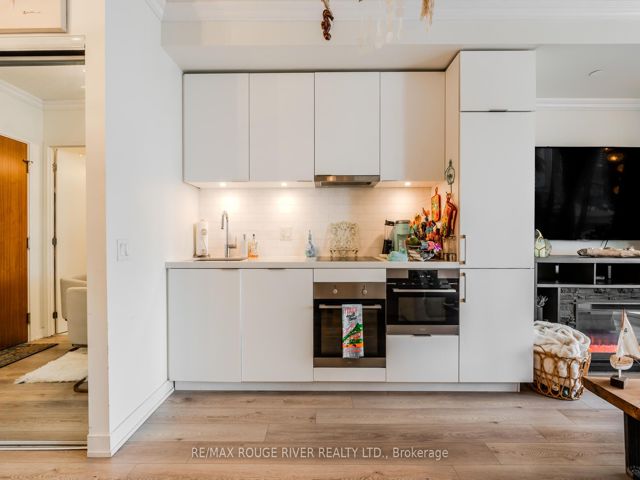 921 - 15 Queens Quay E