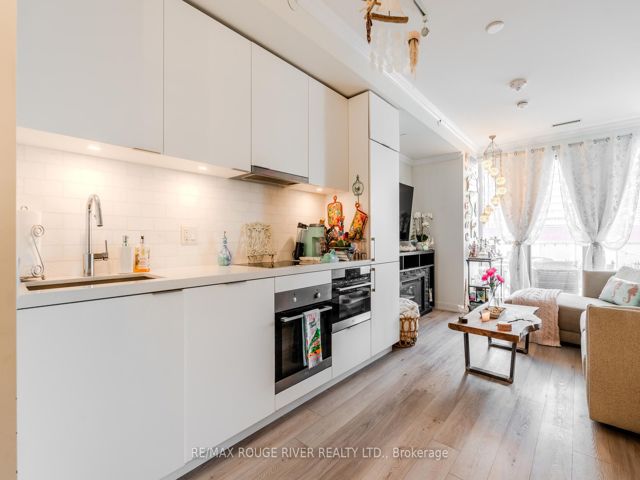 921 - 15 Queens Quay E