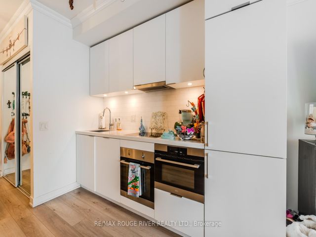 921 - 15 Queens Quay E