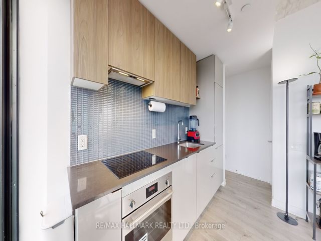 4203 - 161 Roehampton Ave