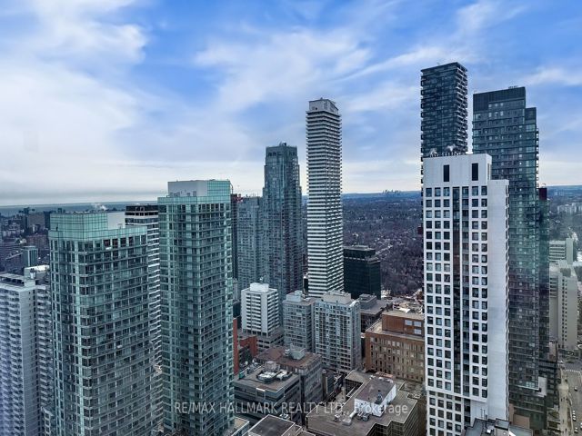 4203 - 161 Roehampton Ave