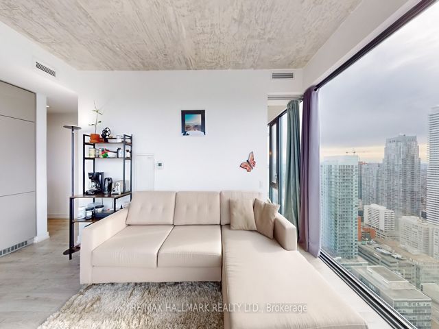 4203 - 161 Roehampton Ave