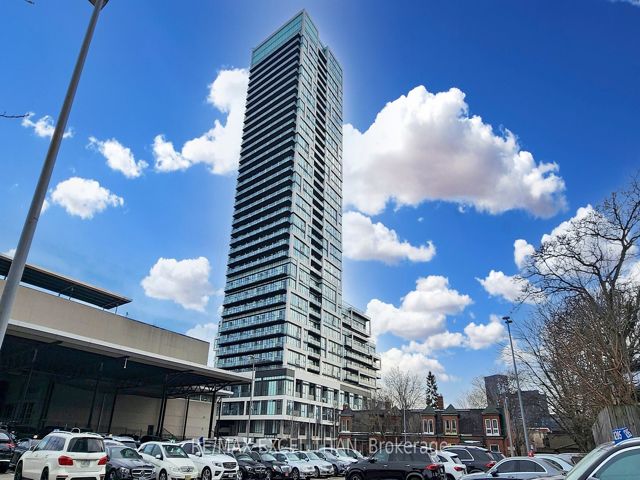 1704 - 5 Defries St