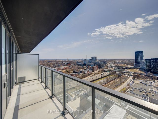 1704 - 5 Defries St