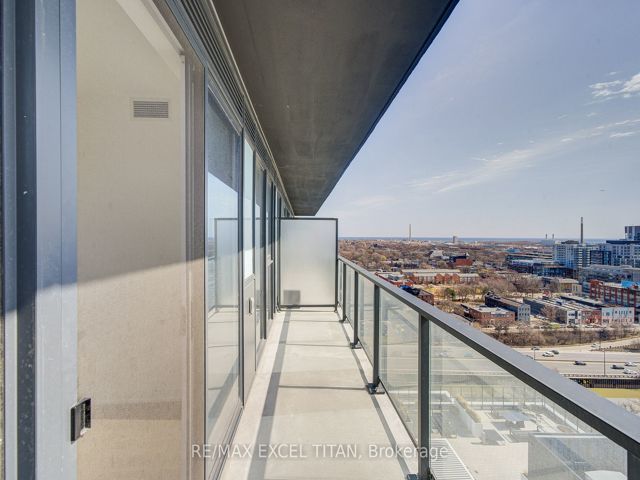 1704 - 5 Defries St