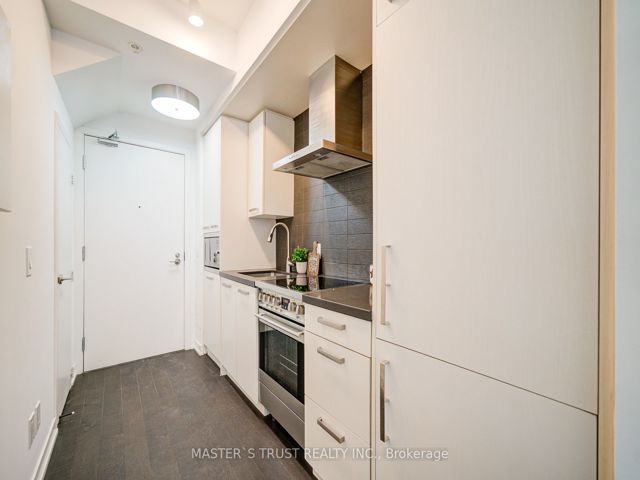 N101 - 455 Front St E