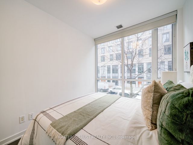 N101 - 455 Front St E