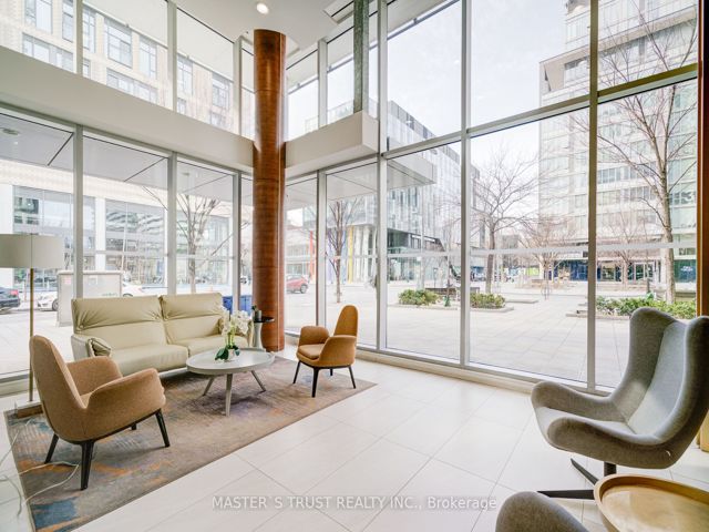 N101 - 455 Front St E