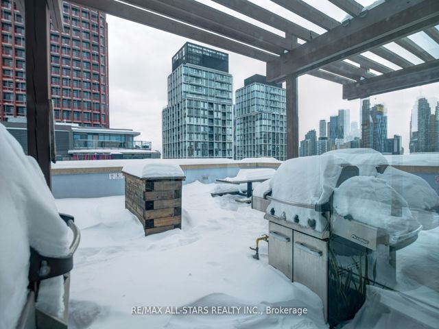 621 - 230 King St E