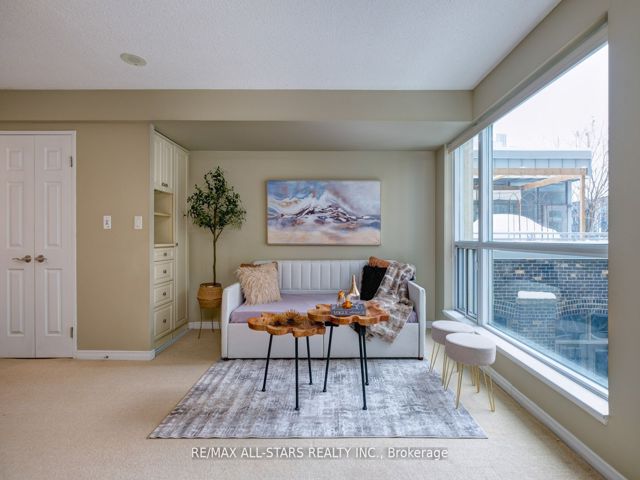 621 - 230 King St E