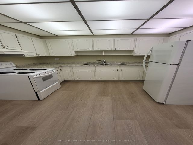 1409 - 130 Neptune Dr