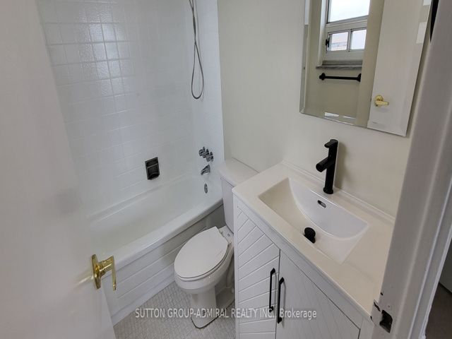 1409 - 130 Neptune Dr