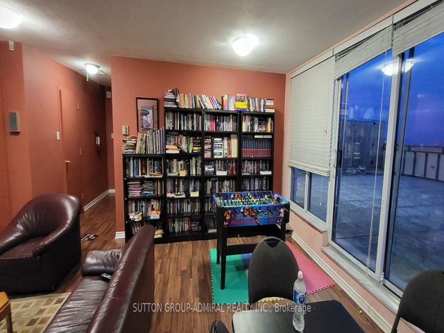 1409 - 130 Neptune Dr