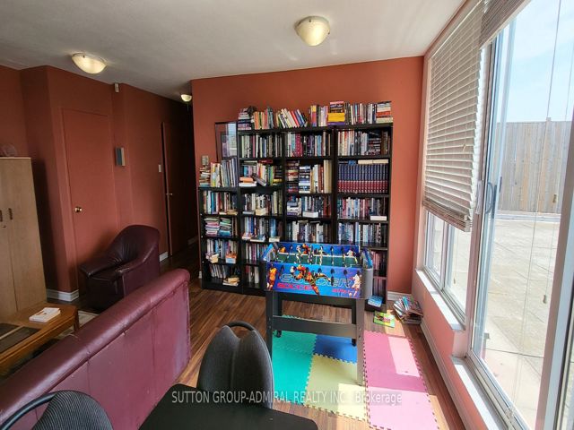 1409 - 130 Neptune Dr