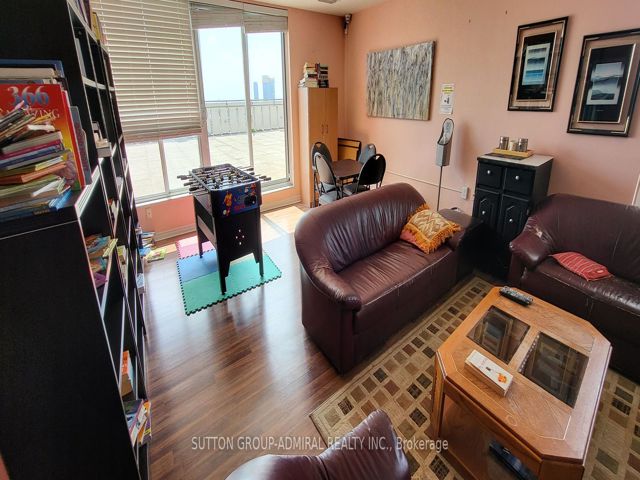 1409 - 130 Neptune Dr