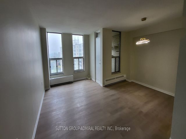 1409 - 130 Neptune Dr