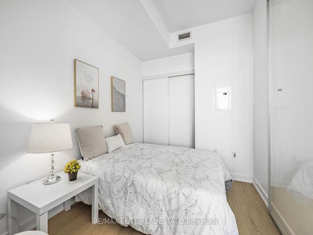 3805 - 25 Capreol Crt
