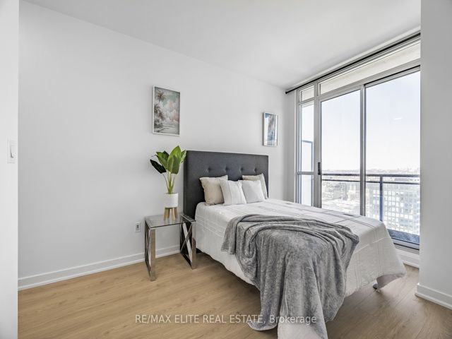 3805 - 25 Capreol Crt