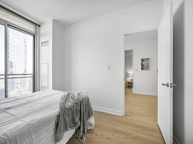 3805 - 25 Capreol Crt
