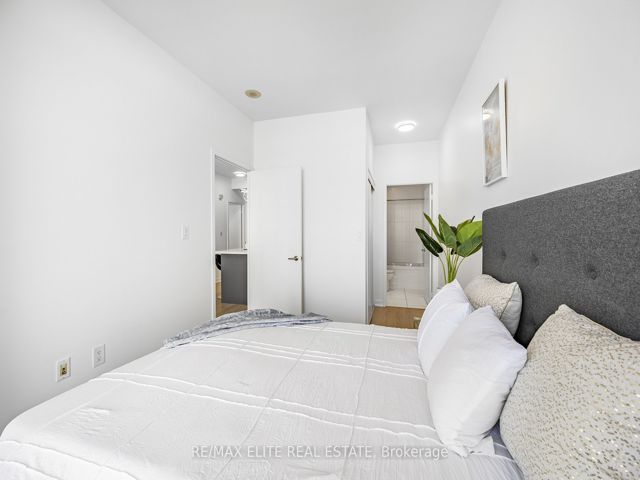 3805 - 25 Capreol Crt