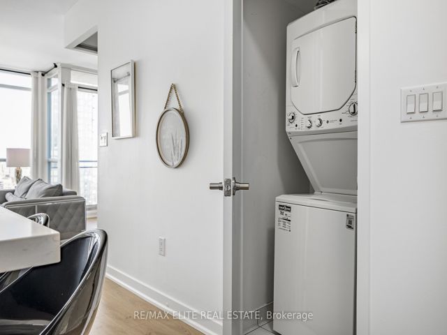 3805 - 25 Capreol Crt