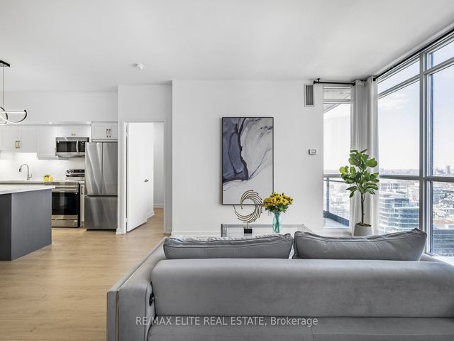 3805 - 25 Capreol Crt
