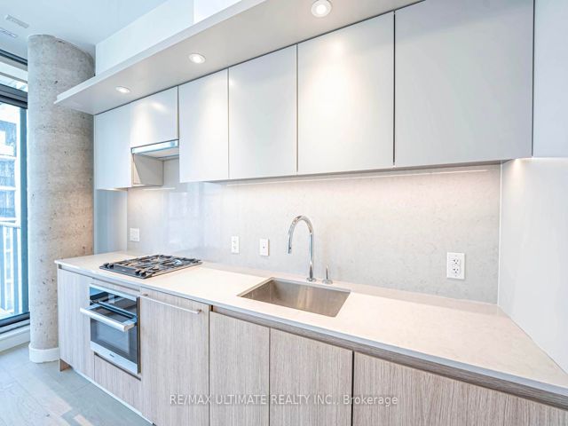 907 - 81 Wellesley St E