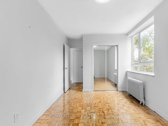 203 - 2895 Bathurst St