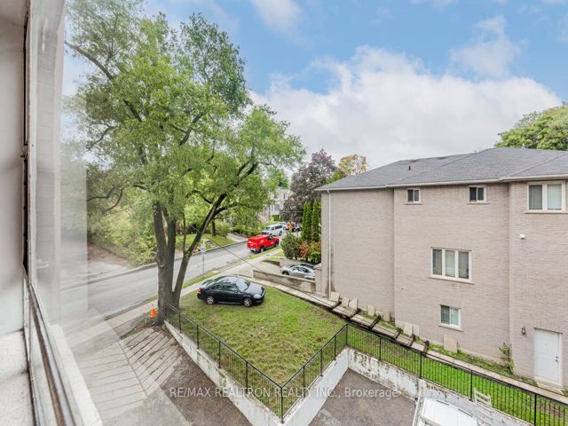 203 - 2895 Bathurst St