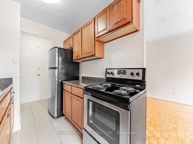 203 - 2895 Bathurst St