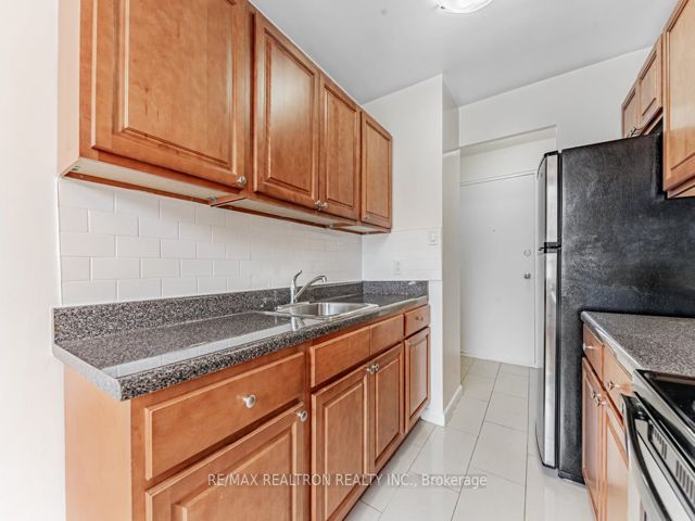 203 - 2895 Bathurst St