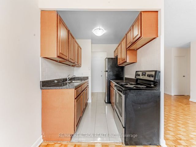 203 - 2895 Bathurst St