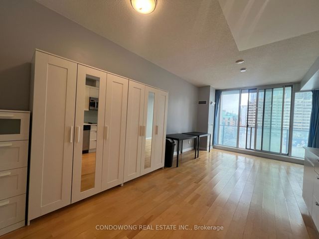 1228 - 111 Elizabeth St
