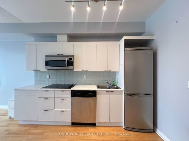 1228 - 111 Elizabeth St