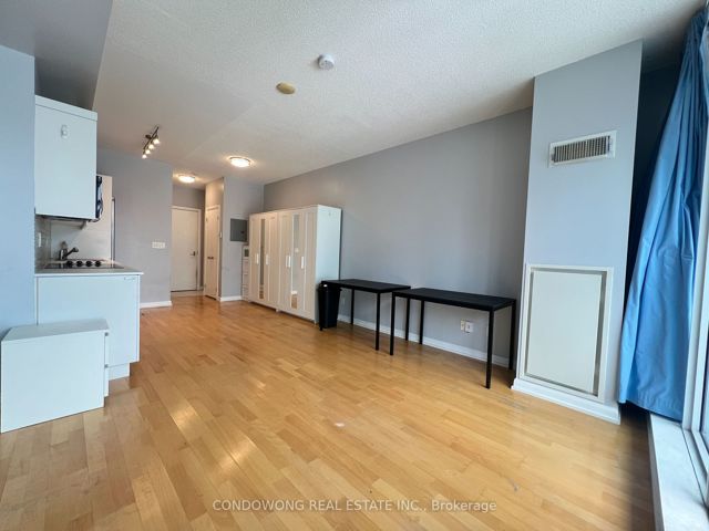 1228 - 111 Elizabeth St