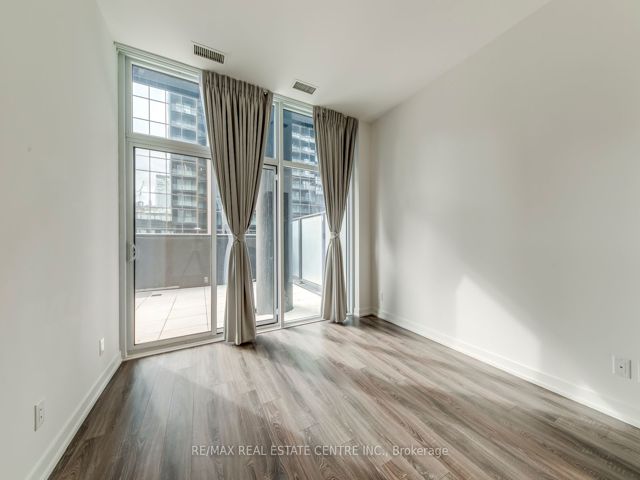 406 - 20 Edward St