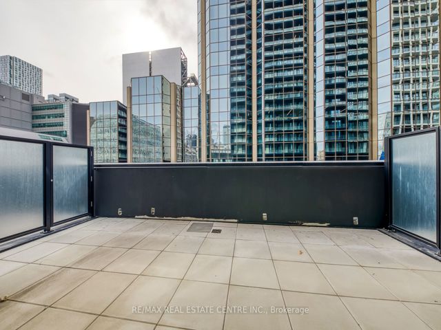 406 - 20 Edward St