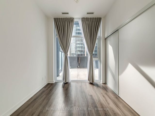 406 - 20 Edward St
