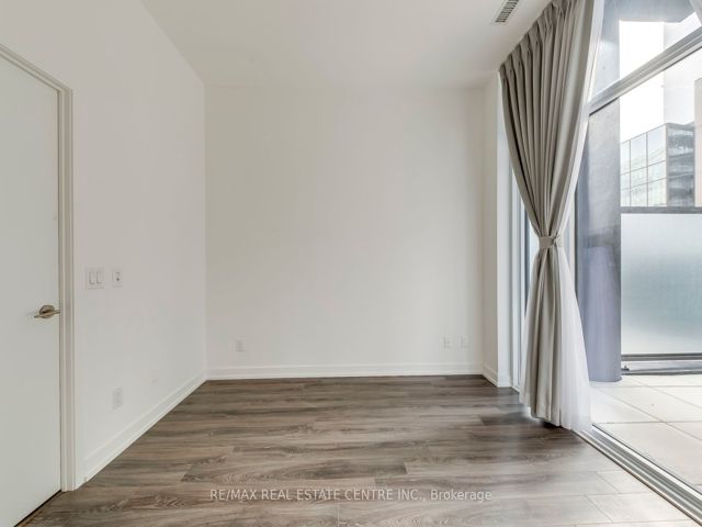 406 - 20 Edward St