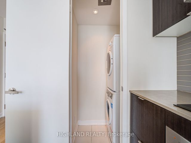 3909 - 100 Harbour St
