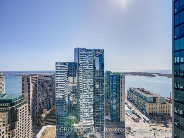3909 - 100 Harbour St
