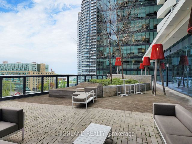 3909 - 100 Harbour St