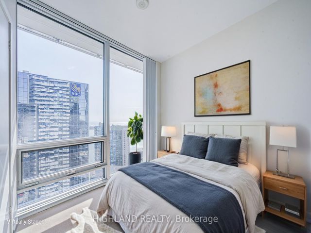 3909 - 100 Harbour St